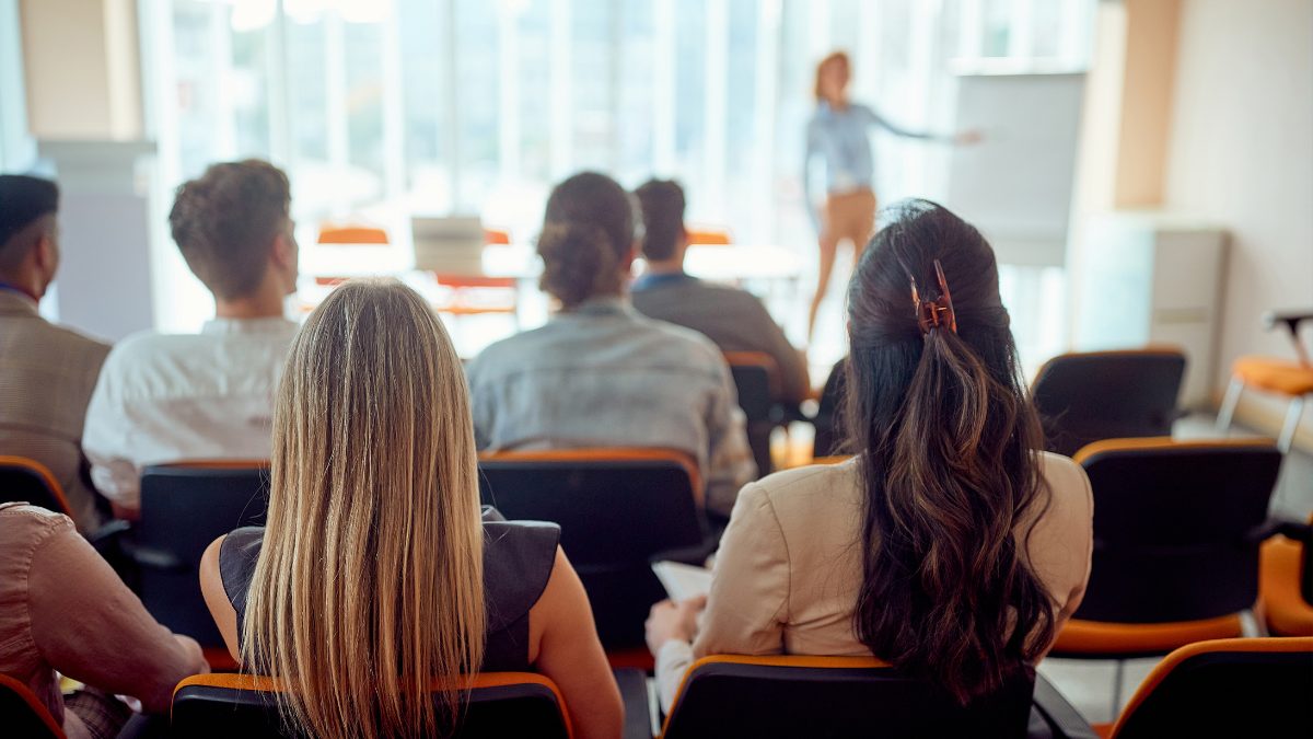 Mudanças na NR-01 ampliam a gestão de riscos psicossociais e exigem nova postura das empresas